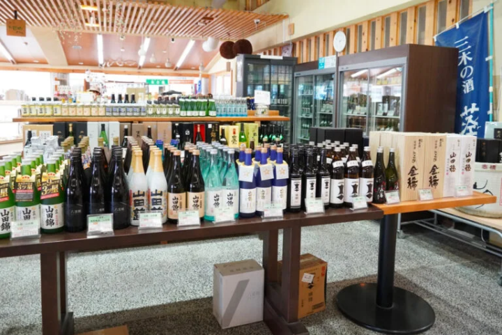 มากมายหลายยี่ห้อเรียงกัน