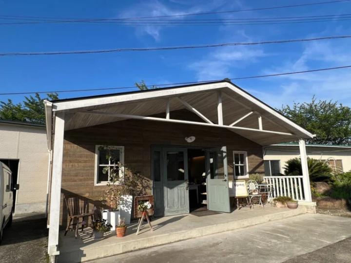 “Atelier” with a cute exterior