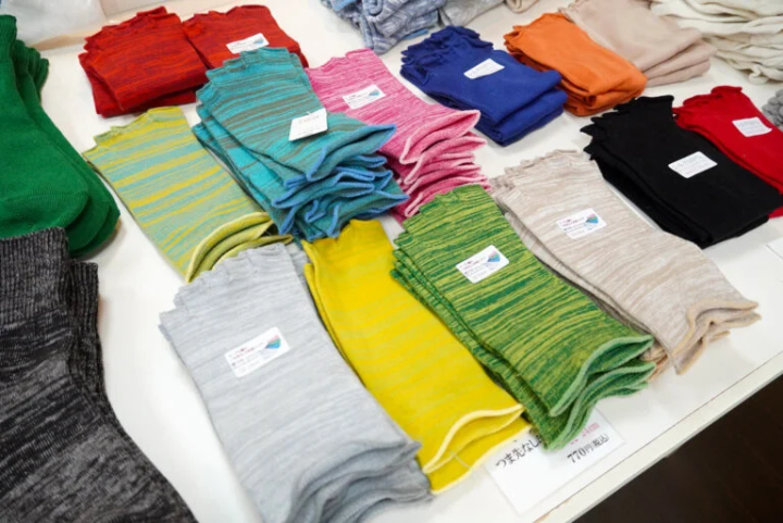 5 fingers without toes 770 yen