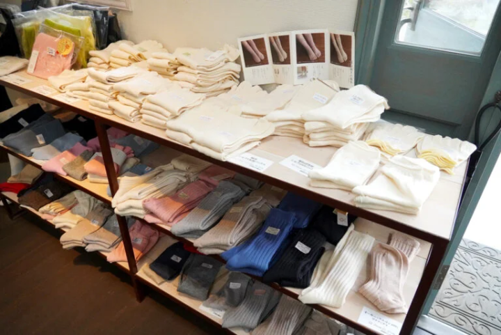 100% silk socks for layering 660 yen etc.