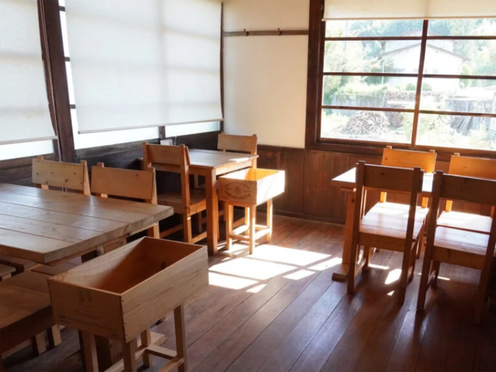 나무의 따뜻함이 전해지는 점내