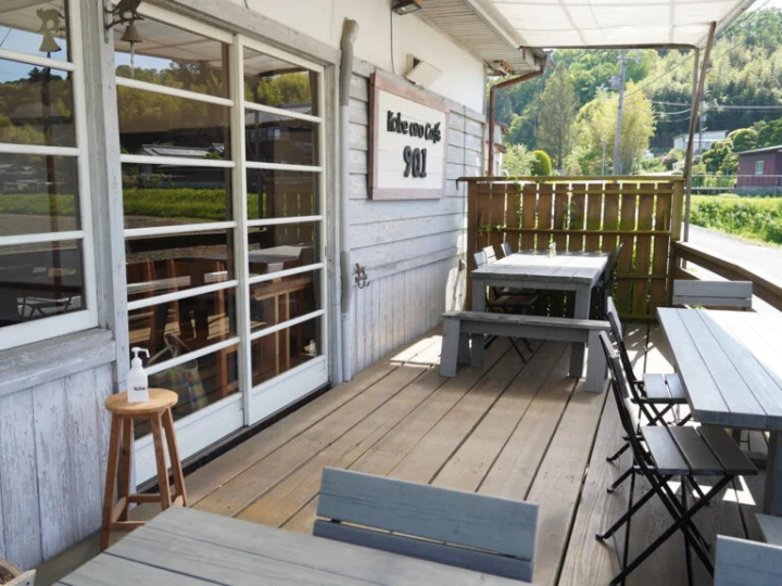 테라스 좌석 테이블과 의자도 DIY