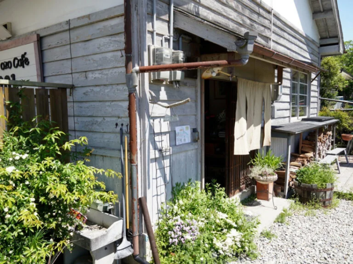 가게 뒷면의 입구