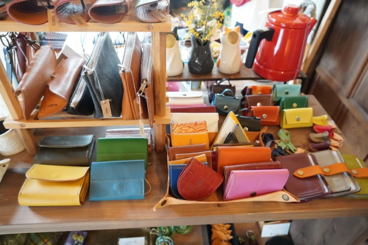 The extremely popular "conte" leather products
