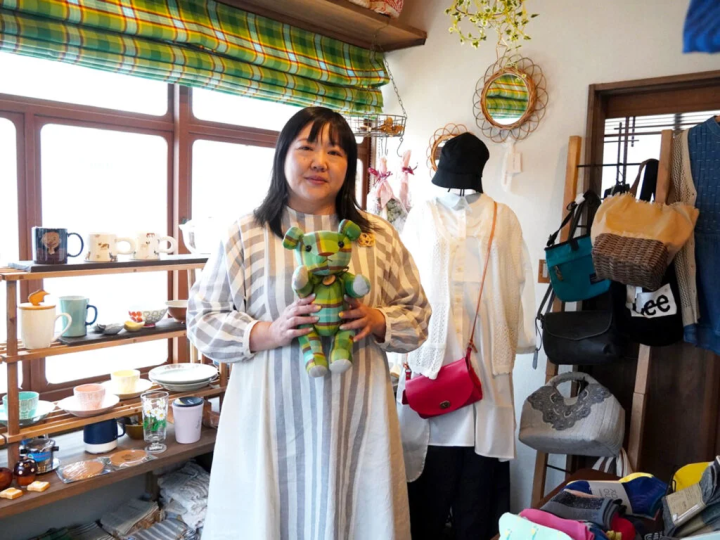 With the popular teddy bear