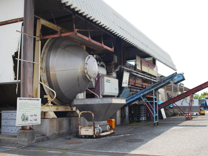 ワインづくりの時期になると動いている機械が見られる