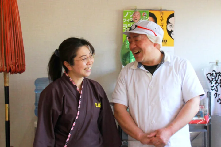 ปฏิสัมพันธ์ที่สนุกสนานระหว่างทั้งสองทำให้ทุกคนยิ้มได้ 