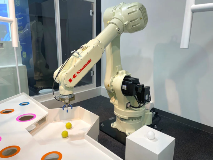 写真提供：『バンドー神戸青少年科学館』 