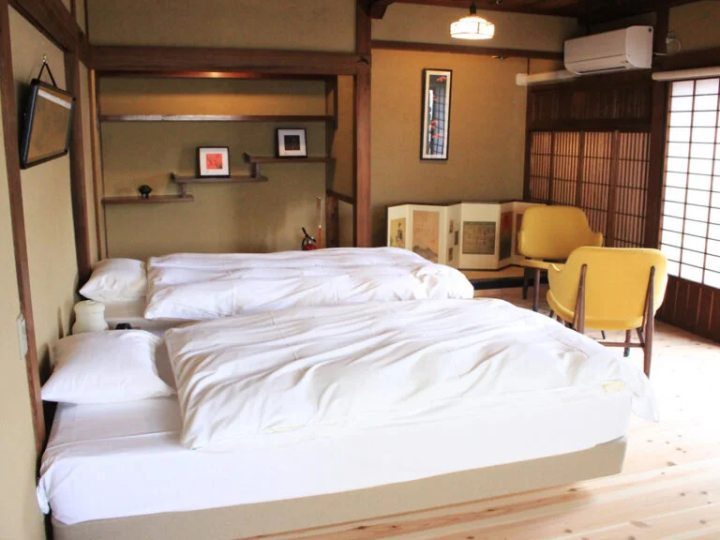 ห้องนอนชั้นสองของ “อาซาเลีย” 