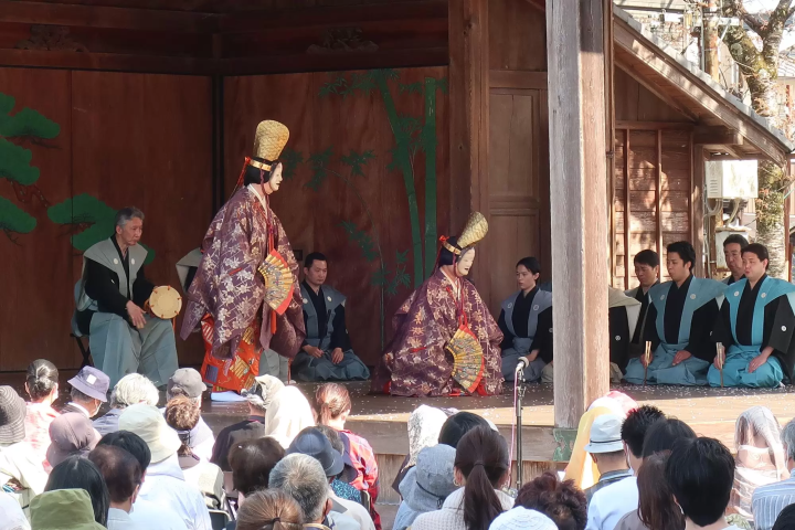 [连领主都喜爱的能乐] 公演将于2024年秋季开始！ “春日神社能剧舞台”～在国家重要文化遗产中欣赏能剧～