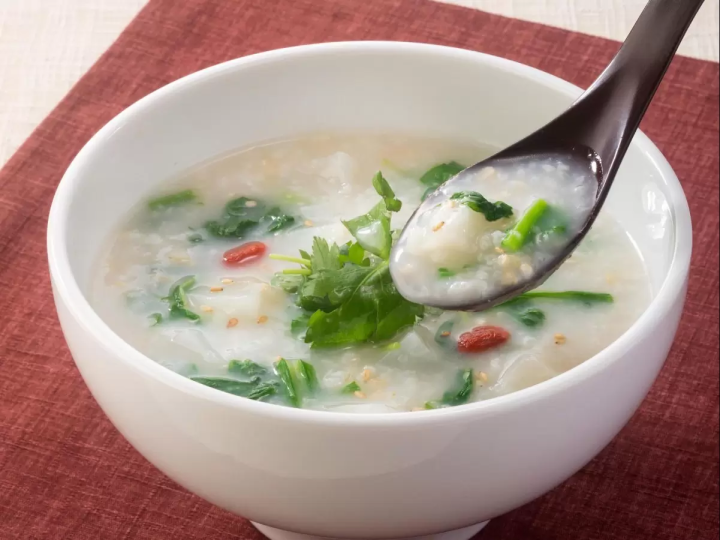 【お正月】健康を祈る日本の伝統料理。1月7日は「七草粥」をいただきましょう。