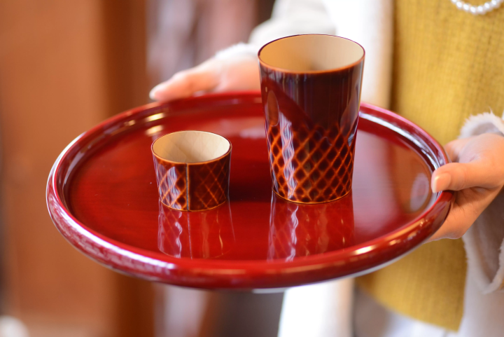 About Hida Takayama's traditional crafts (Hida Shunkei, Ichii Ittobori, Koito ware, Shibugusa ware, Hida furniture, Sarubobo)