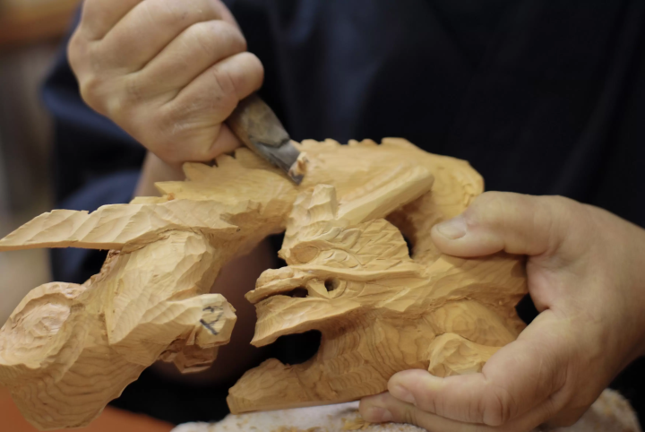 About Hida Takayama's traditional crafts (Hida Shunkei, Ichii Ittobori, Koito ware, Shibugusa ware, Hida furniture, Sarubobo)