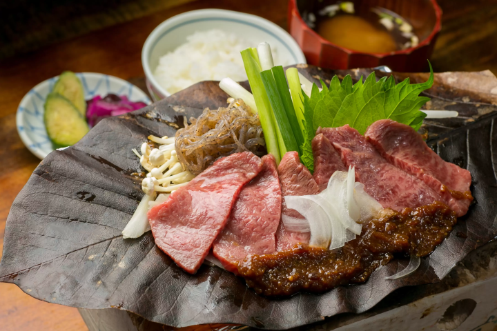 Introducing food culture, local cuisine such as hoba miso, and local gourmet food