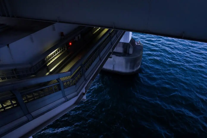 เดินข้ามสะพานสายรุ้งกันเถอะ