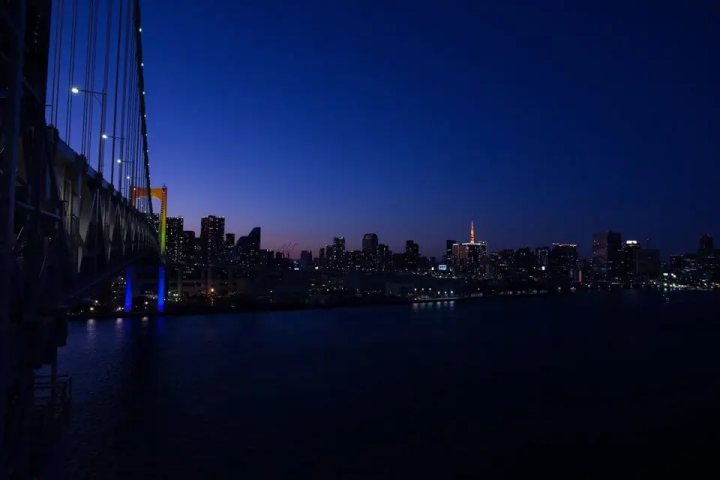 เดินข้ามสะพานสายรุ้งกันเถอะ