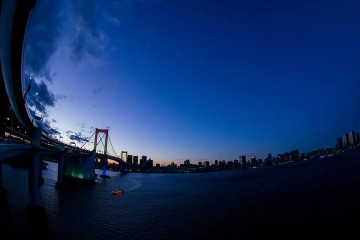 เดินข้ามสะพานสายรุ้งกันเถอะ