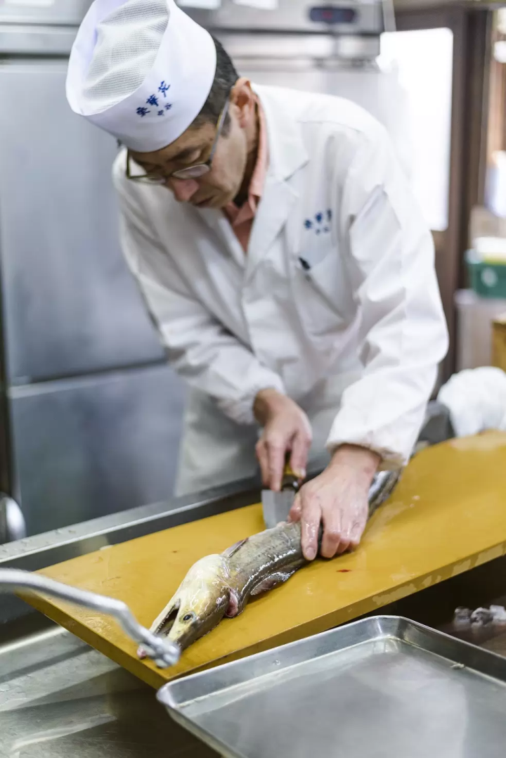 距山口市30分钟！来到防府，一定要尝尝这道闪耀着工匠精神的“天神火锅”。