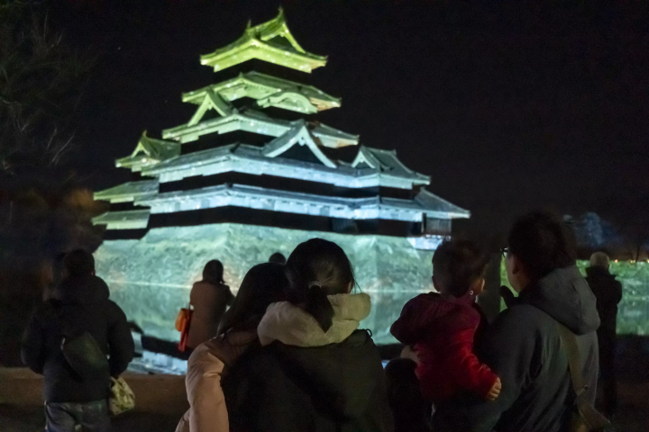 [จัดขึ้นตั้งแต่วันเสาร์ที่ 16 ธันวาคม 2023 ถึงวันอาทิตย์ที่ 18 กุมภาพันธ์ 2024] การทำแผนที่การฉายภาพหอคอยปราสาทมัตสึโมโต้สมบัติแห่งชาติปี 2023-2024