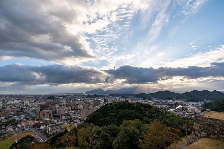 米子城跡から米子市内と大山眺望 