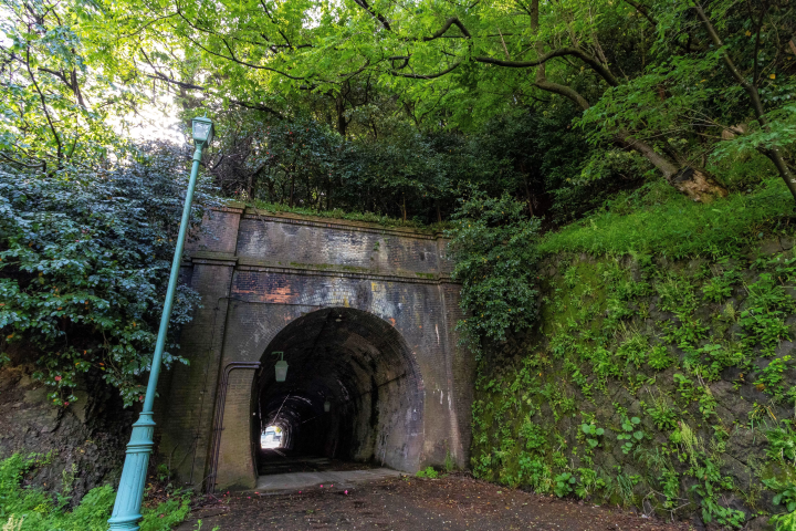 Hokuriku Shinkansen ส่วน Kanazawa-Tsuruga เปิดแล้ว! “กลุ่มอุโมงค์สายโฮคุริกุเดิม” ซึ่งเป็นกลุ่มทางรถไฟที่ยังคงเหลืออยู่ซึ่งครอบคลุมเมืองสึรุกะและเมืองมินามิเอจิเซ็น จังหวัดฟุกุอิ คืออะไร