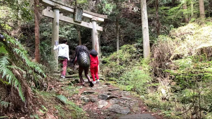 兵庫県「福崎町を旅する」妖怪と芸人2人が案内する、福崎町の魅力発見ツアー
