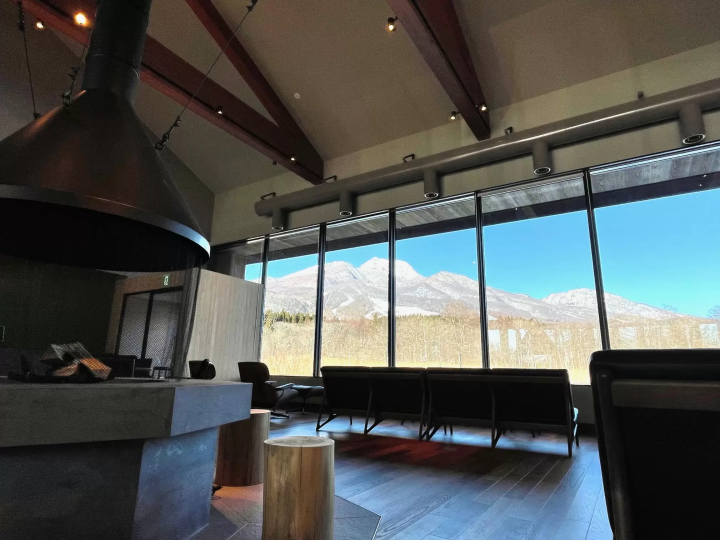 資訊中央是可以眺望妙高山全景的風景區。 