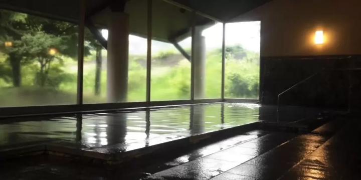 คุณสามารถเพลิดเพลินไปพร้อมกับเส้นทางแอลป์ทาเตยามะคุโรเบะได้! 5 แหล่งน้ำพุร้อนแบบไปเช้าเย็นกลับในย่านเมืองโอมาจิ จังหวัดนากาโน่!