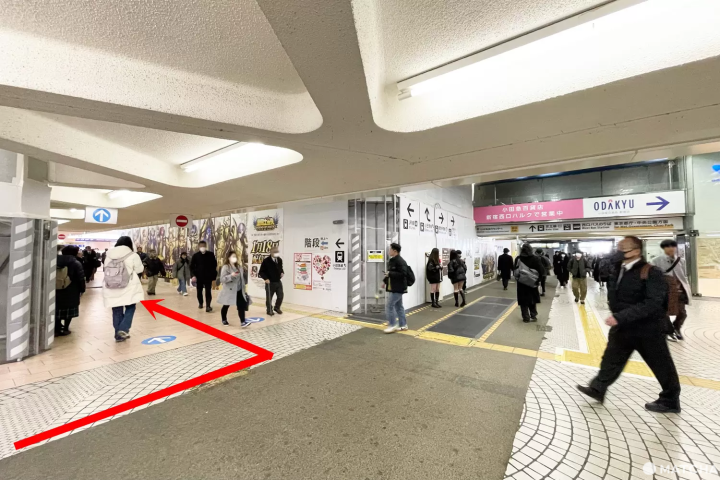 新宿駅の西口へ