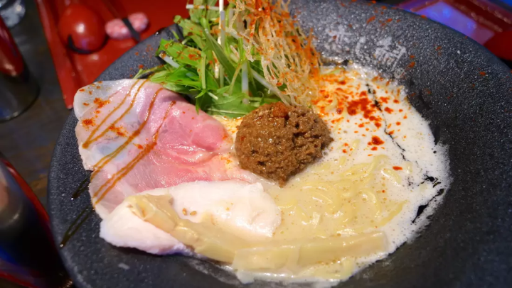 “水道橋ラーメンストリート”で個性派ラーメンを堪能しよう!