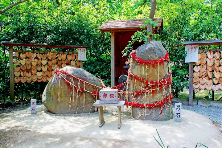 Love Is In The Air! 10 Lovely Shrines For Luck In Relationships, Marriage and More!