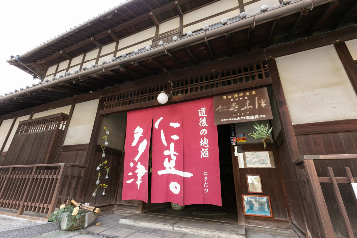 [爱媛县松山市/岛后]与日本最古老的诗集《万叶集》有关的酒精饮料是什么？