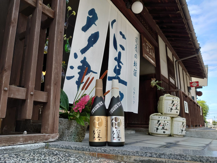 [爱媛县松山市/岛后]与日本最古老的诗集《万叶集》有关的酒精饮料是什么？