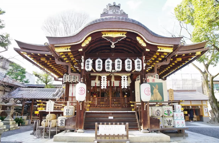 Japan's Love Shrines: 10 Sacred Sites to Pray for Good Relationships