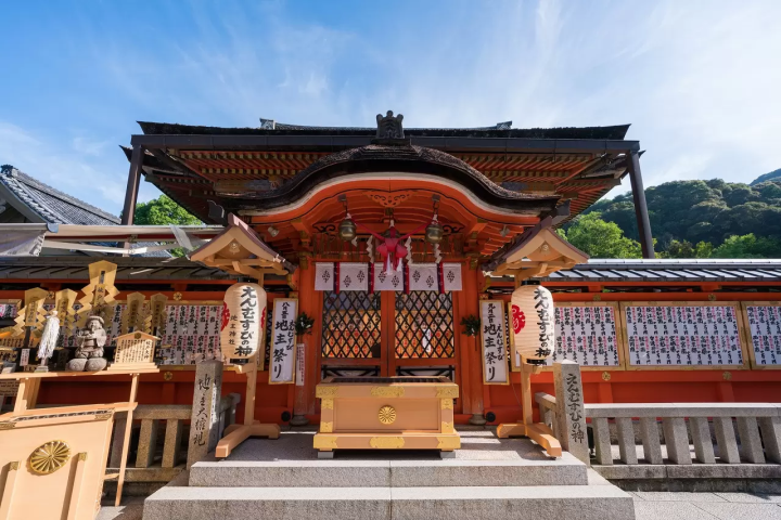 Japan's Love Shrines: 10 Sacred Sites to Pray for Good Relationships