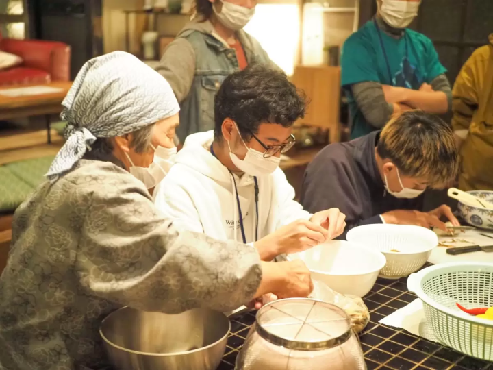 遊學教室是丹波篠山的里山學園，有英文導遊。