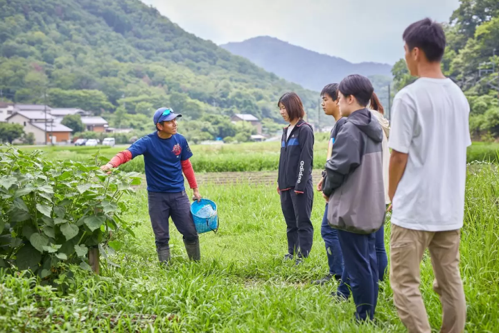 遊學教室是丹波篠山的里山學園，有英文導遊。