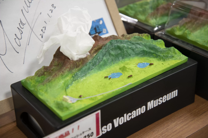 Experience a living Aso! If you want to learn about the Aso volcano, head to the Aso Volcano Museum