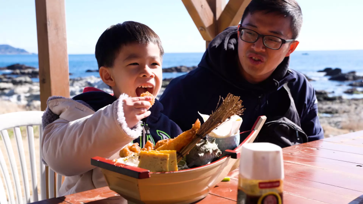 Experience Tateyama in early spring! Tateyama taxi trip experience for a Taiwanese family by JOY Taku