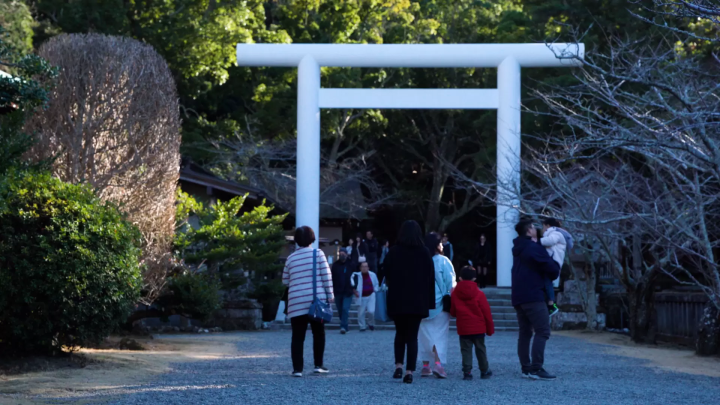 Experience Tateyama in early spring! Tateyama taxi trip experience for a Taiwanese family by JOY Taku