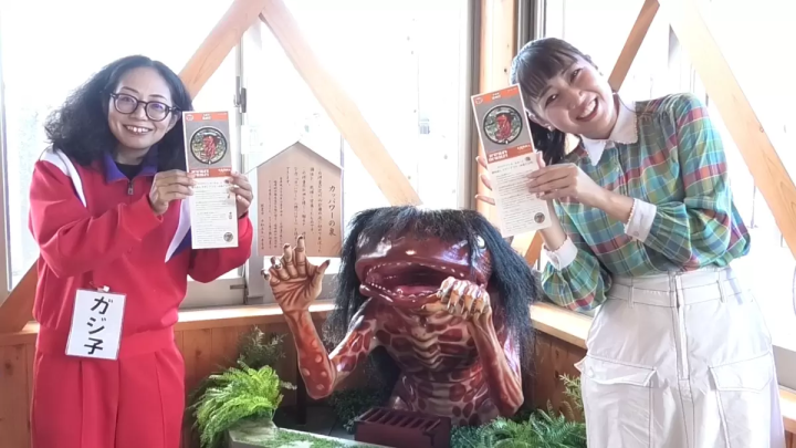 Two people from Aluminum Can also tried out the stacked stamps. 