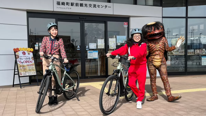 Two people with “alumicans” riding electric bicycles