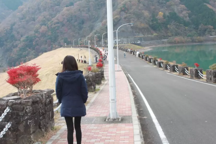 【神奈川】丹沢湖で紅葉満喫日帰り旅！絶景ダムやワカサギ釣りをご紹介