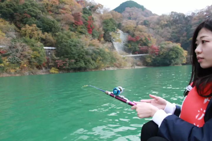 【神奈川】丹沢湖で紅葉満喫日帰り旅！絶景ダムやワカサギ釣りをご紹介