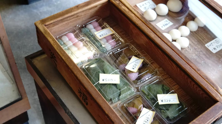 【1903年創業】ゆっくりと時間が流れる静寂さと和菓子を楽しむ「笑福堂」