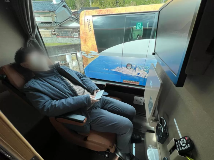 【城崎温泉悠闲之旅】你一定想搭看看!全但高速巴士私人座位的全貌是怎样?