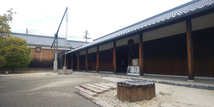 ▲The remains of a well near the entrance of the sake brewery 