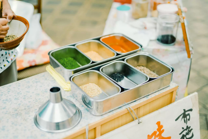 在您眼前享受您最喜欢的原创七味。手工七味“小熊”