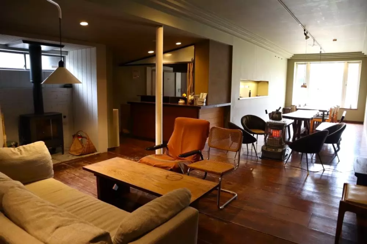 サウナを満喫！山口の山あいにある自然豊かなゲストハウス「紅花舎」