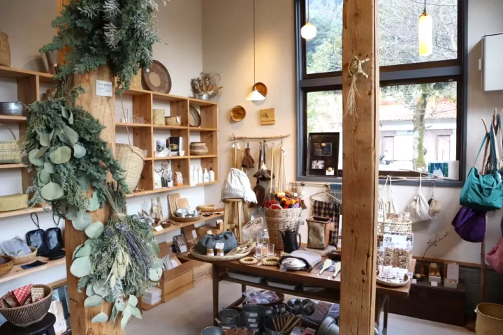 サウナを満喫！山口の山あいにある自然豊かなゲストハウス「紅花舎」